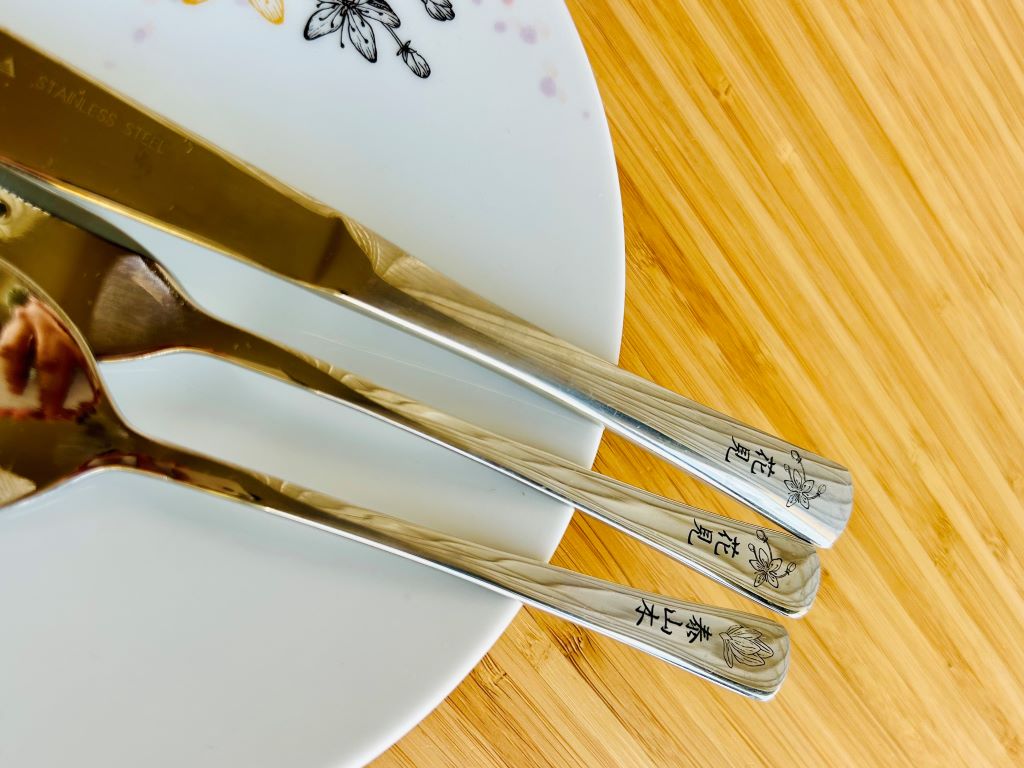jídelní souprava "Jarní Japonsko" v dárkovém balení