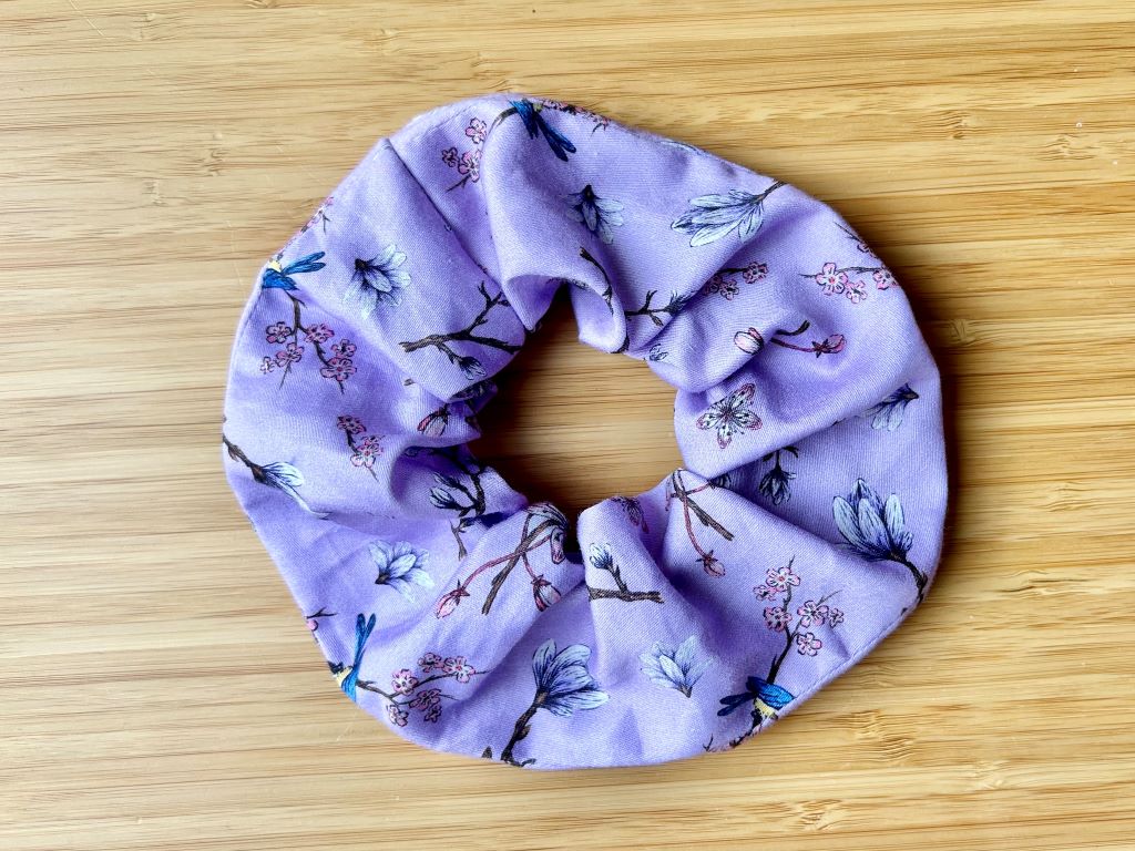 scrunchies "Jarní Japonsko" látková gumička do vlasů
