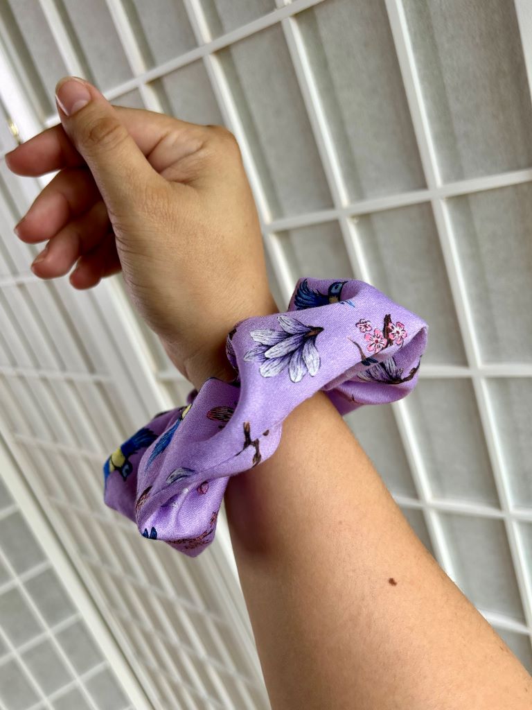 scrunchies "Jarní Japonsko" látková gumička do vlasů