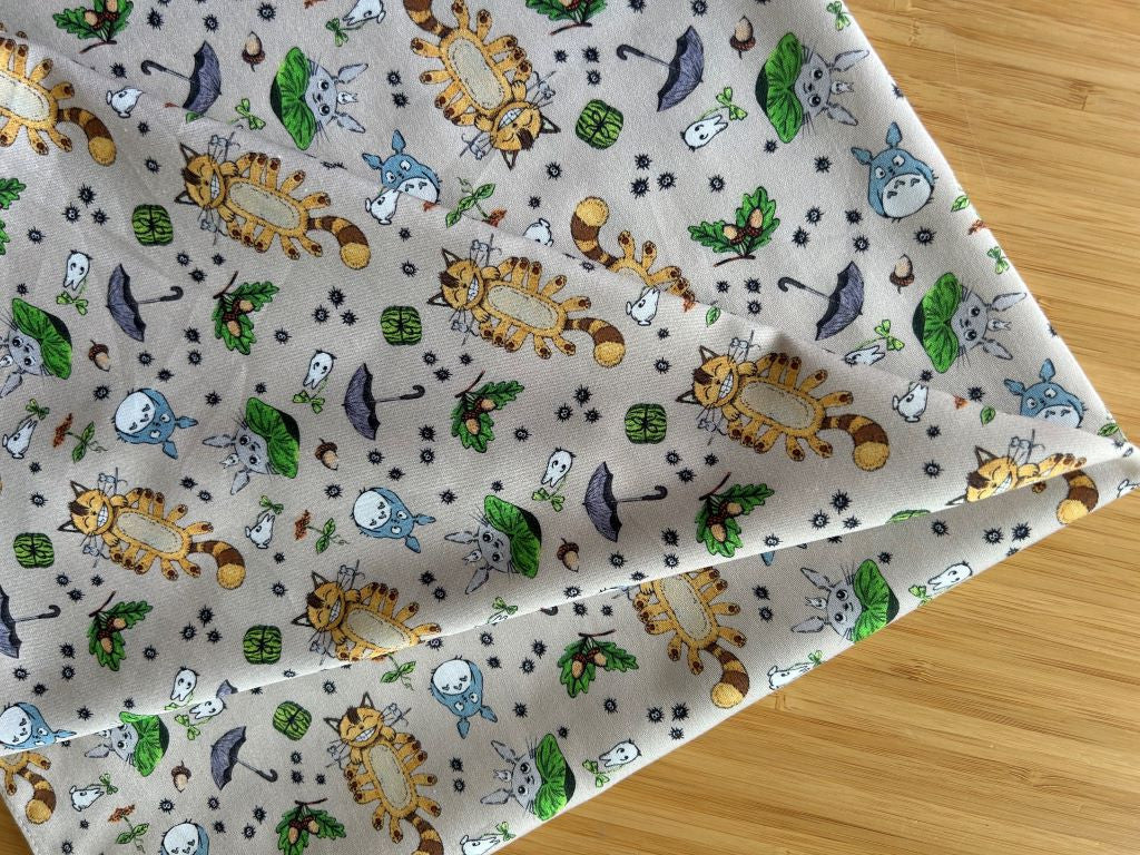 velký šátek "Totoro a další lesní duchové" 100x100 cm