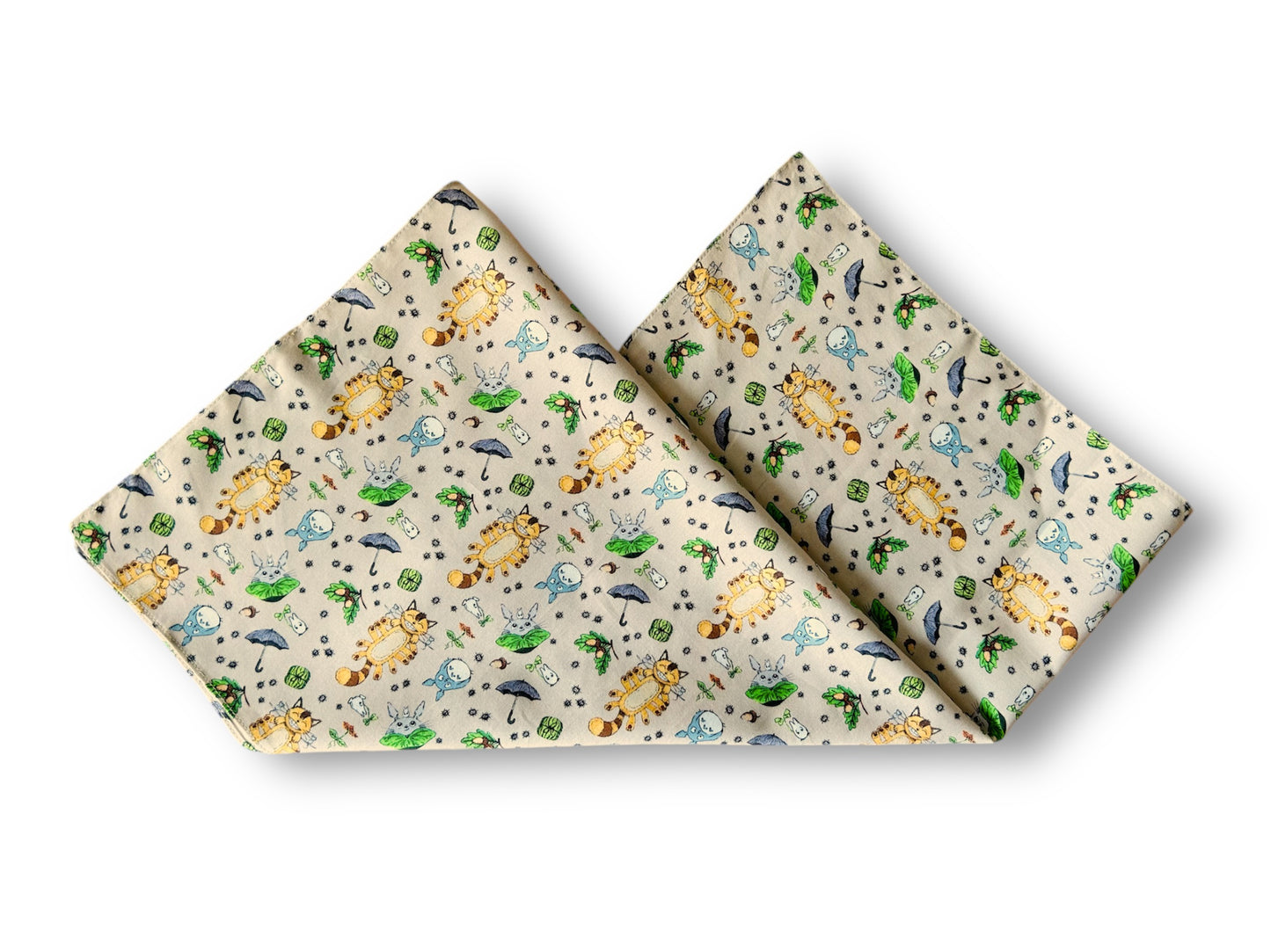 střední šátek "Totoro a další lesní duchové" 67x67 cm