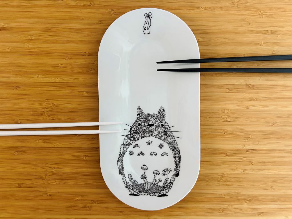 Porcelánový tác na sushi "Totoro" 35x18 cm