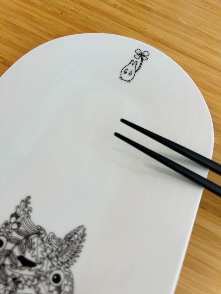 Porcelánový tác na sushi "Totoro" 35x18 cm