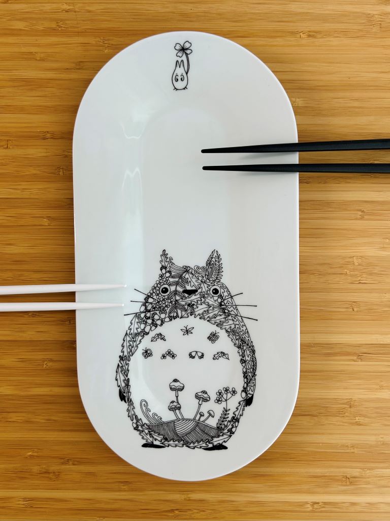 Porcelánový tác na sushi "Totoro" 35x18 cm
