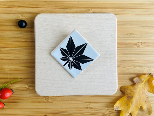 keramická brož "Origami javor"