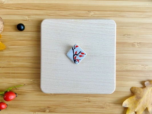 keramická mini brož "Šípkový čaj"