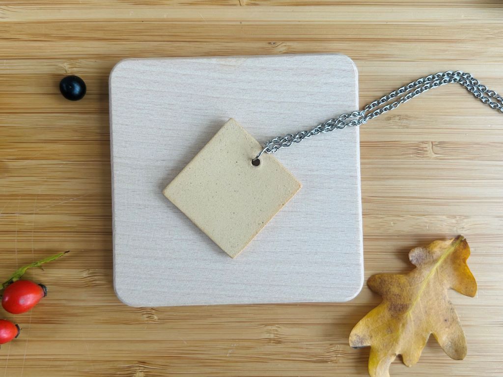 keramický náhrdelník "Origami kočka"