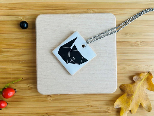 keramický náhrdelník "Origami kočka"
