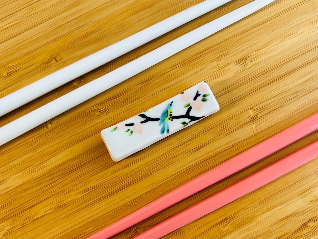 odkladač na hůlky "Ptáček na sakuře" 6x1,5 cm