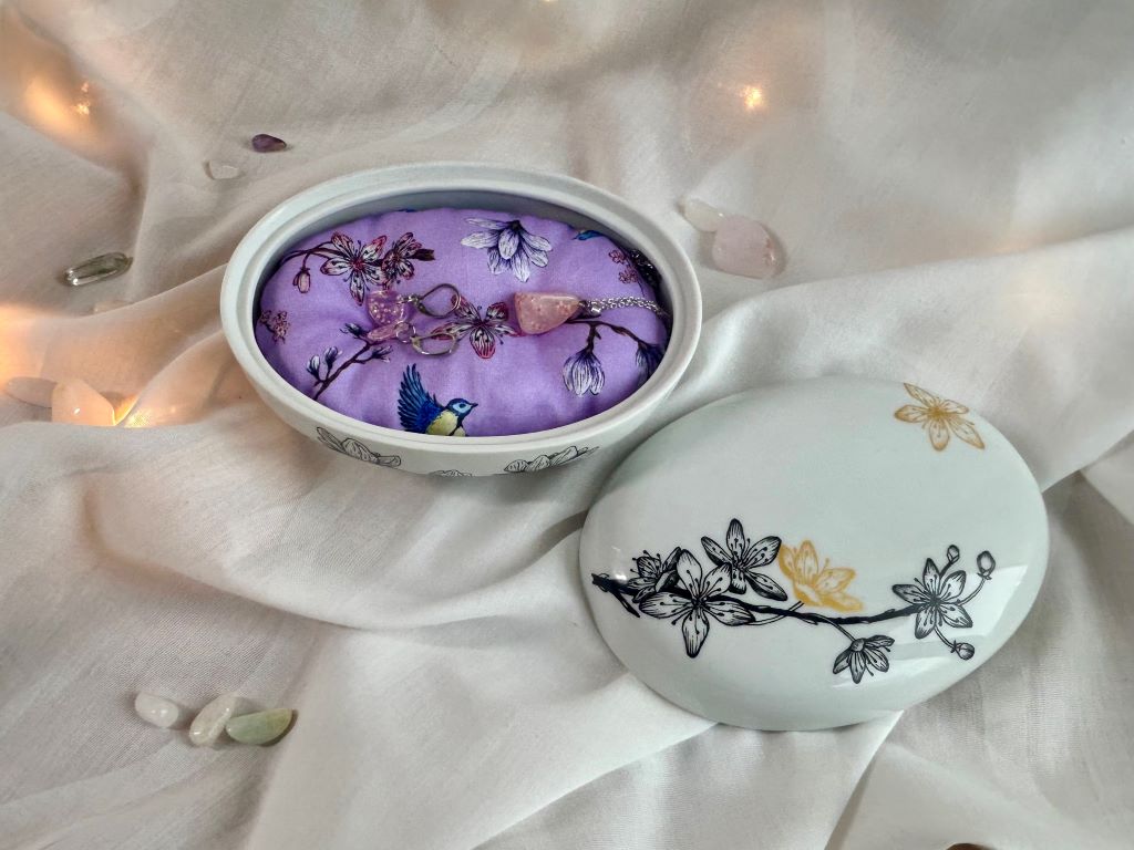 porcelánová šperkovnice "Jarní Japonsko" s polštářkem