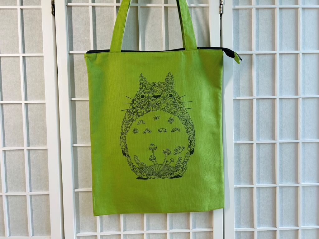 nákupní taška "Omalovánka Totoro" se zipem a vnitřní kapsou