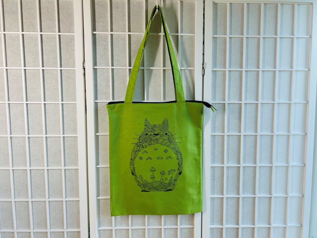 nákupní taška "Omalovánka Totoro" se zipem a vnitřní kapsou