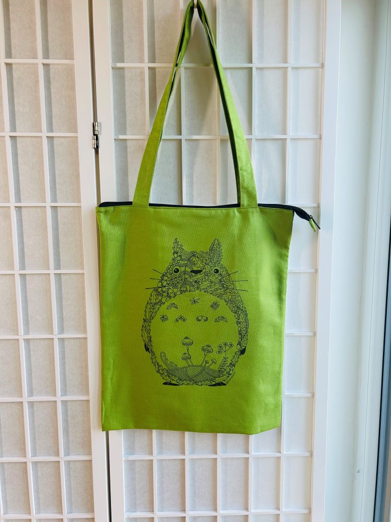 nákupní taška "Omalovánka Totoro" se zipem a vnitřní kapsou