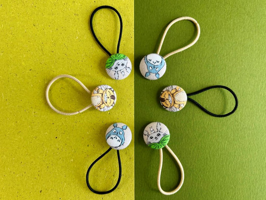 malá gumička do vlasů "Totoro a další lesní duchové"