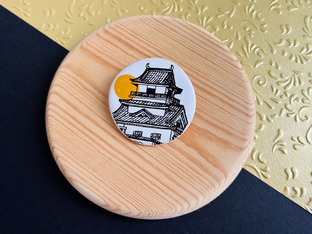 keramická brož  "Architektura dávného Japonska"