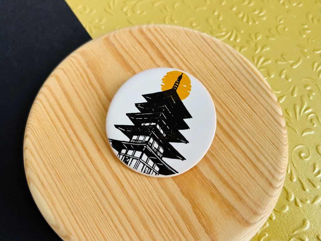 keramická brož  "Architektura dávného Japonska"