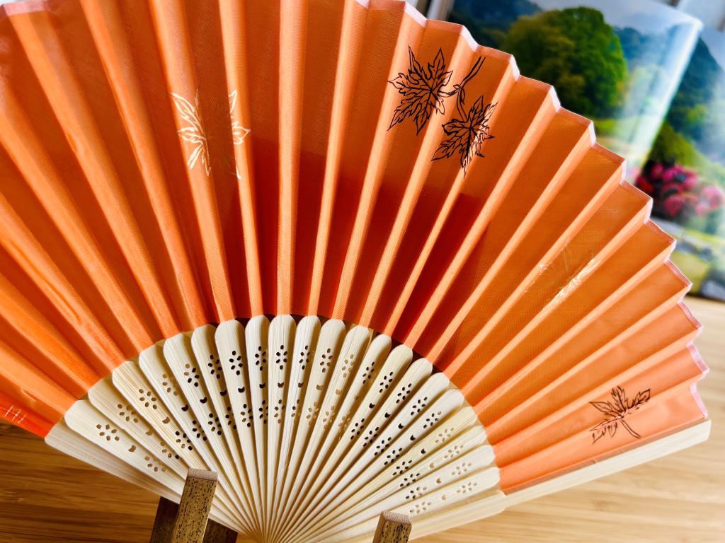 skládací látkový vějíř "Podzimní Japonsko” ručně malovaný