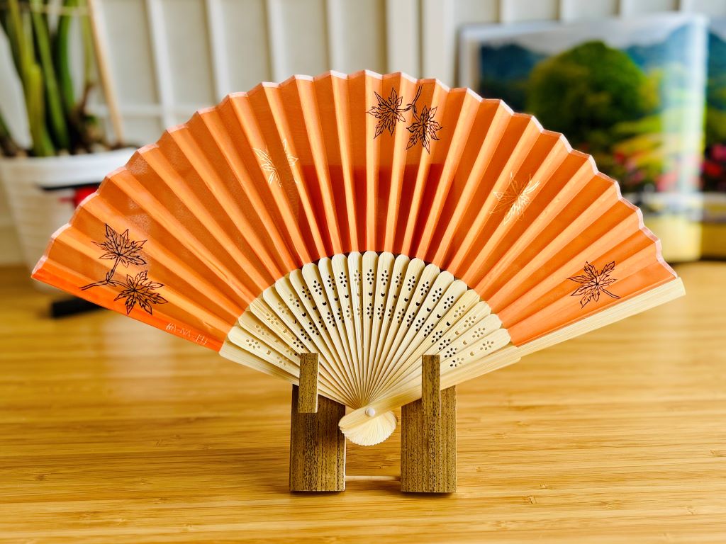 skládací látkový vějíř "Podzimní Japonsko” ručně malovaný