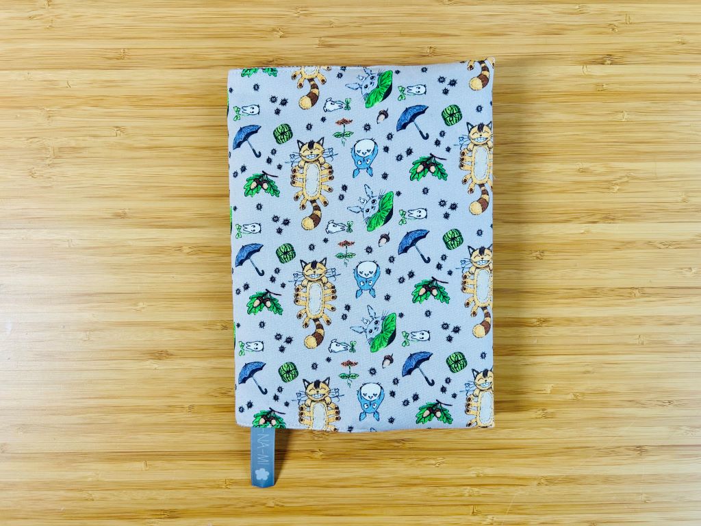 obal na knihu "Totoro a další lesní duchové" malý
