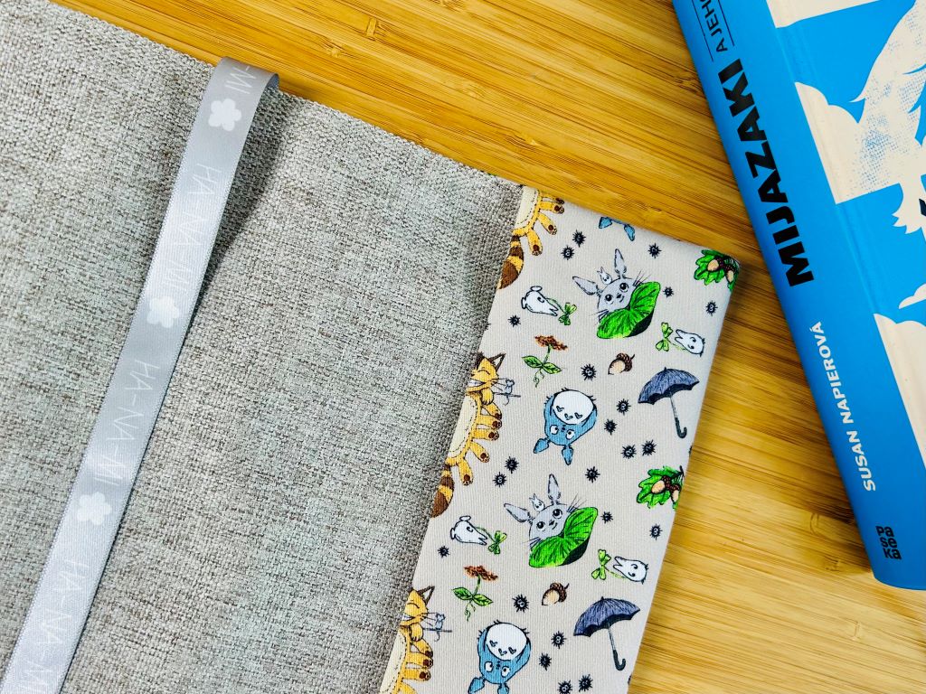 obal na knihu "Totoro a další lesní duchové" malý