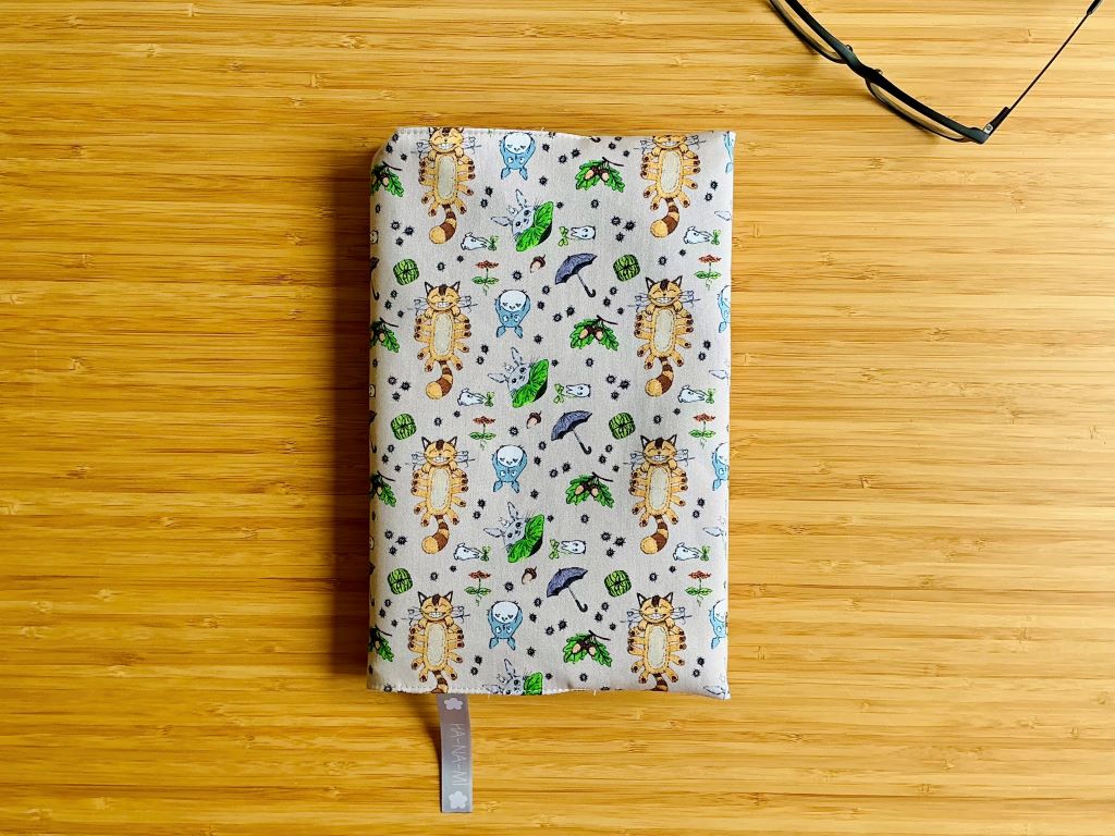 obal na knihu "Totoro a další lesní duchové" velký