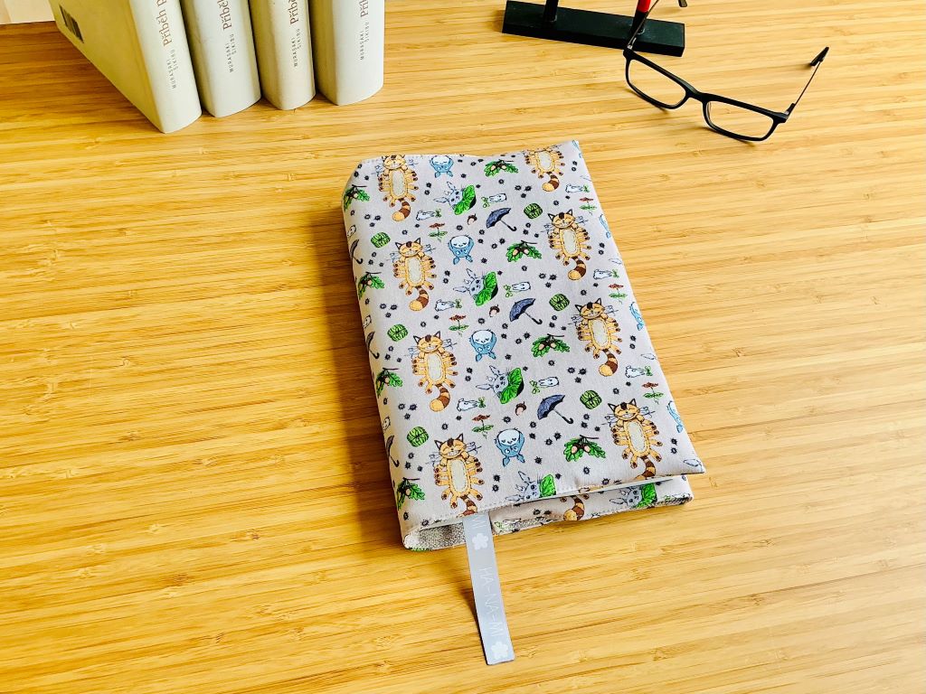 obal na knihu "Totoro a další lesní duchové" velký