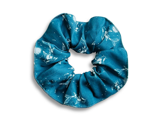 scrunchies "Jezerní drahokamy aneb koi kapříci s měsícem" látková gumička do vlasů