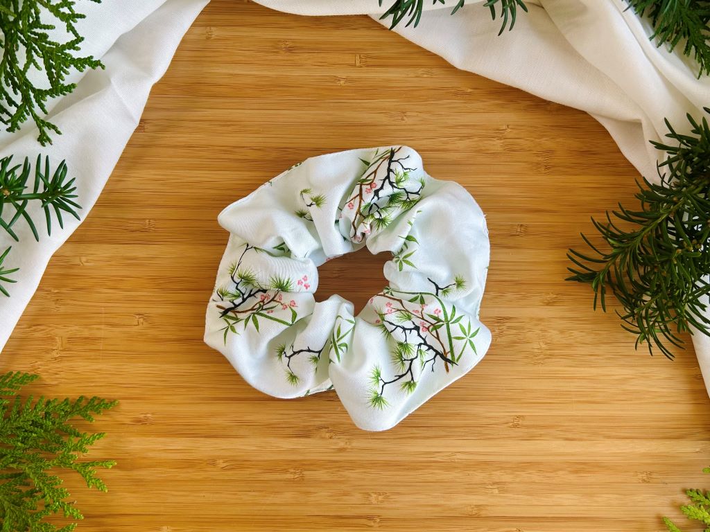 scrunchies "Tři přátelé zimy" látková gumička do vlasů