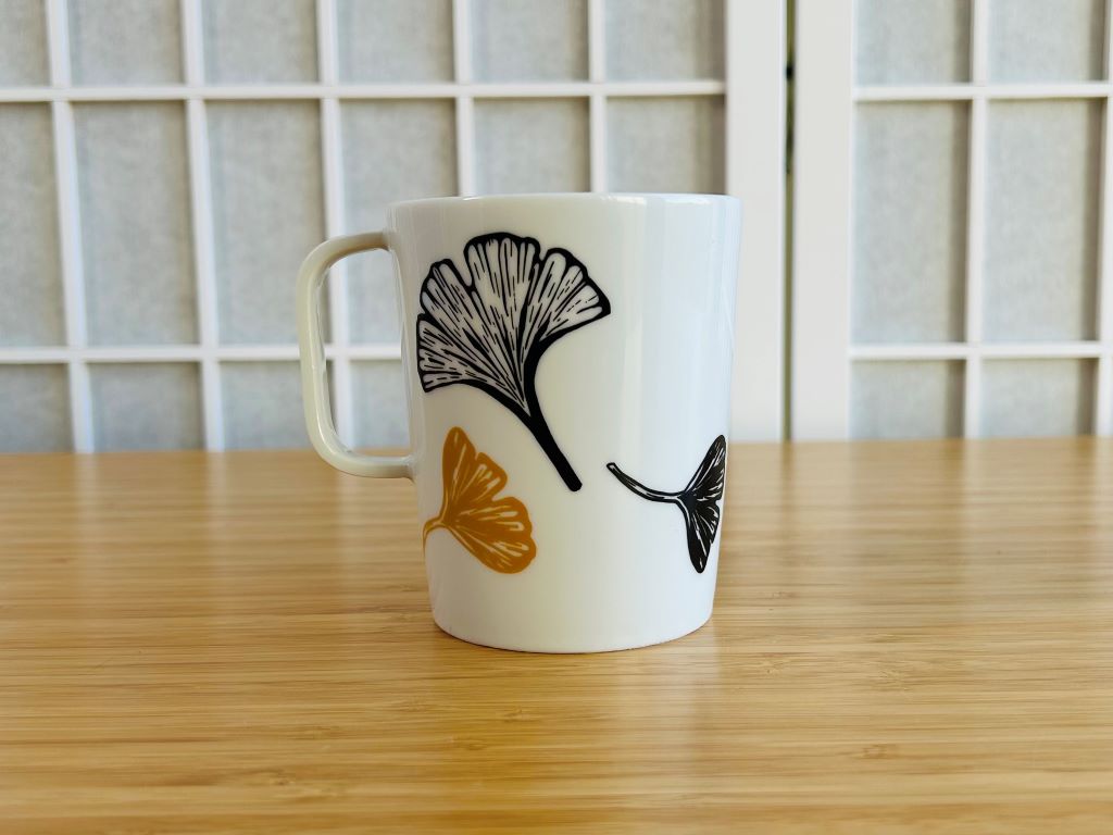 hrnek "Ginkgo listy" se zlatou 250 ml