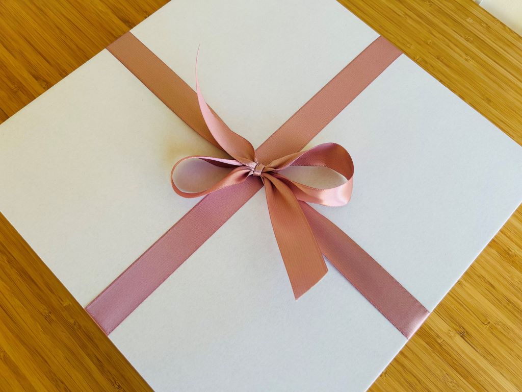 Luxusní dřevěné hodiny "Ptáček na sakuře" 29 cm