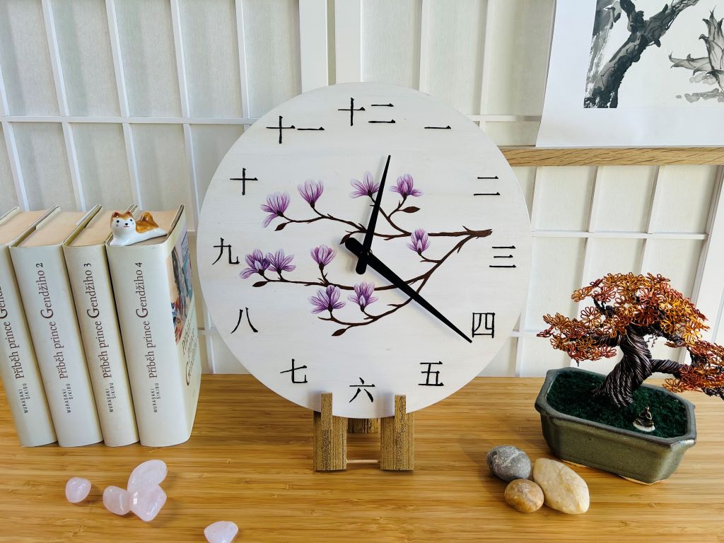 Luxusní dřevěné hodiny "Pavoučí lilie" 29 cm