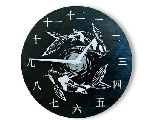 Luxusní dřevěné hodiny "Jezerní drahokamy aneb koi kapříci s měsícem" 29 cm