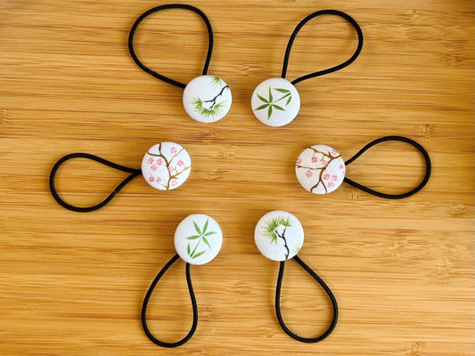 malá gumička do vlasů "Tři přátelé zimy"