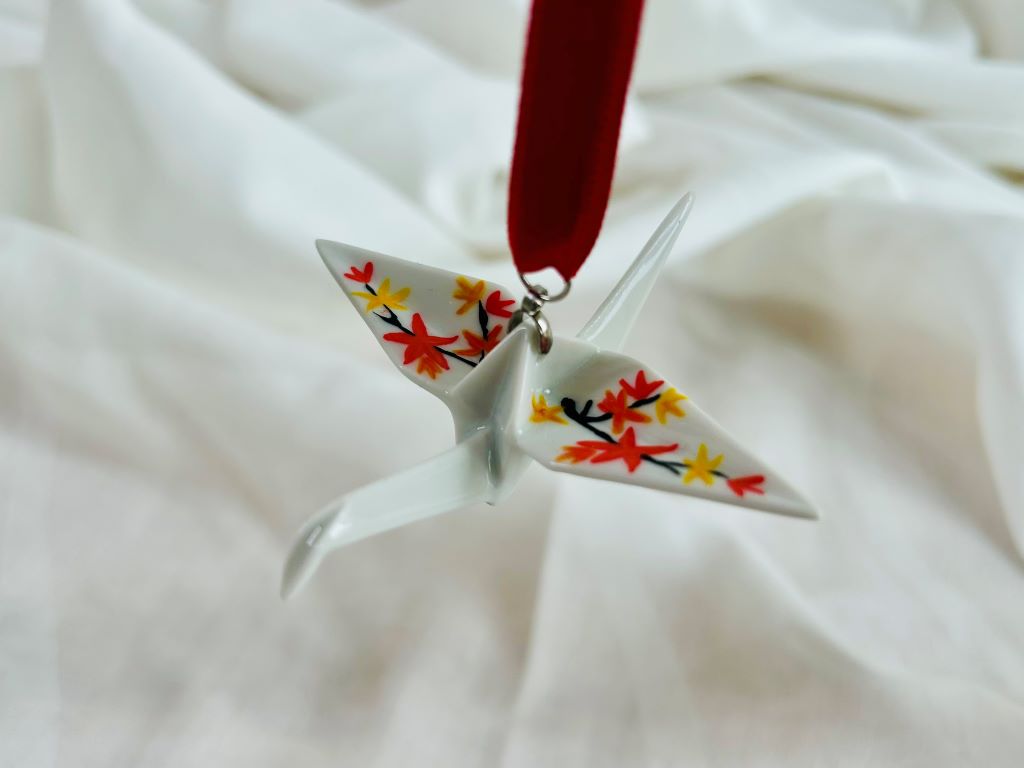 porcelánový origami jeřáb "Podzimní večer" závěsný