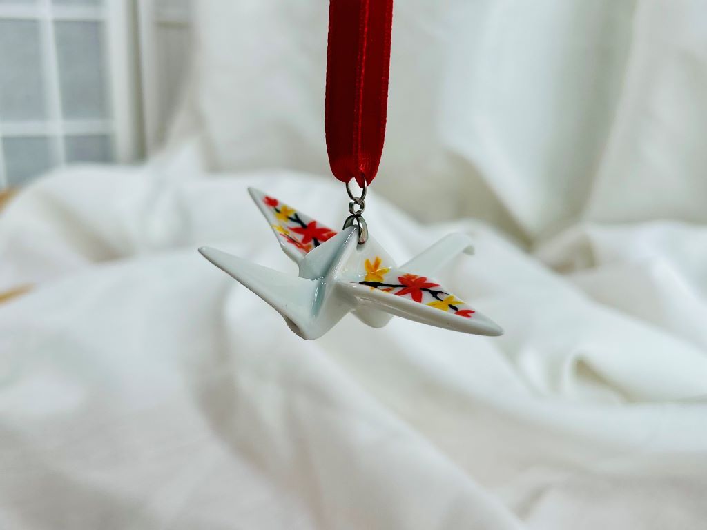 porcelánový origami jeřáb "Podzimní večer" závěsný