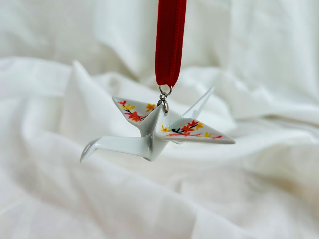 porcelánový origami jeřáb "Podzimní večer" závěsný