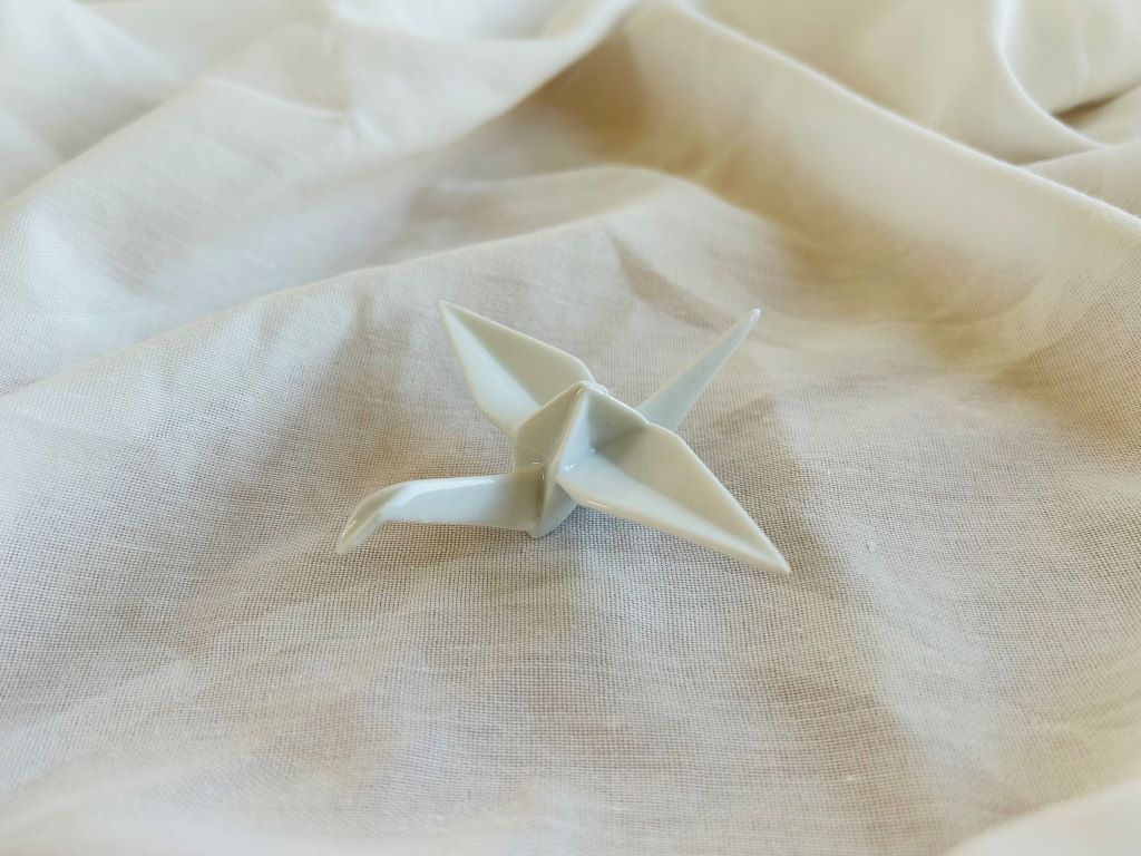 porcelánový origami jeřáb "Bílý" stojící
