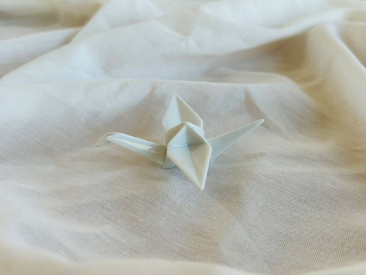 porcelánový origami jeřáb "Bílý" stojící