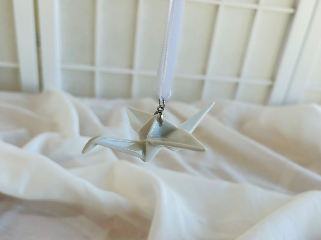 porcelánový origami jeřáb "Bílý" závěsný