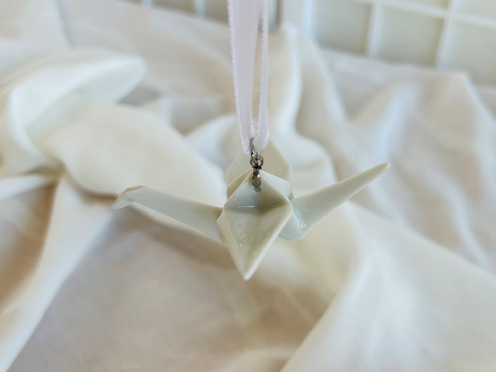 porcelánový origami jeřáb "Bílý" závěsný