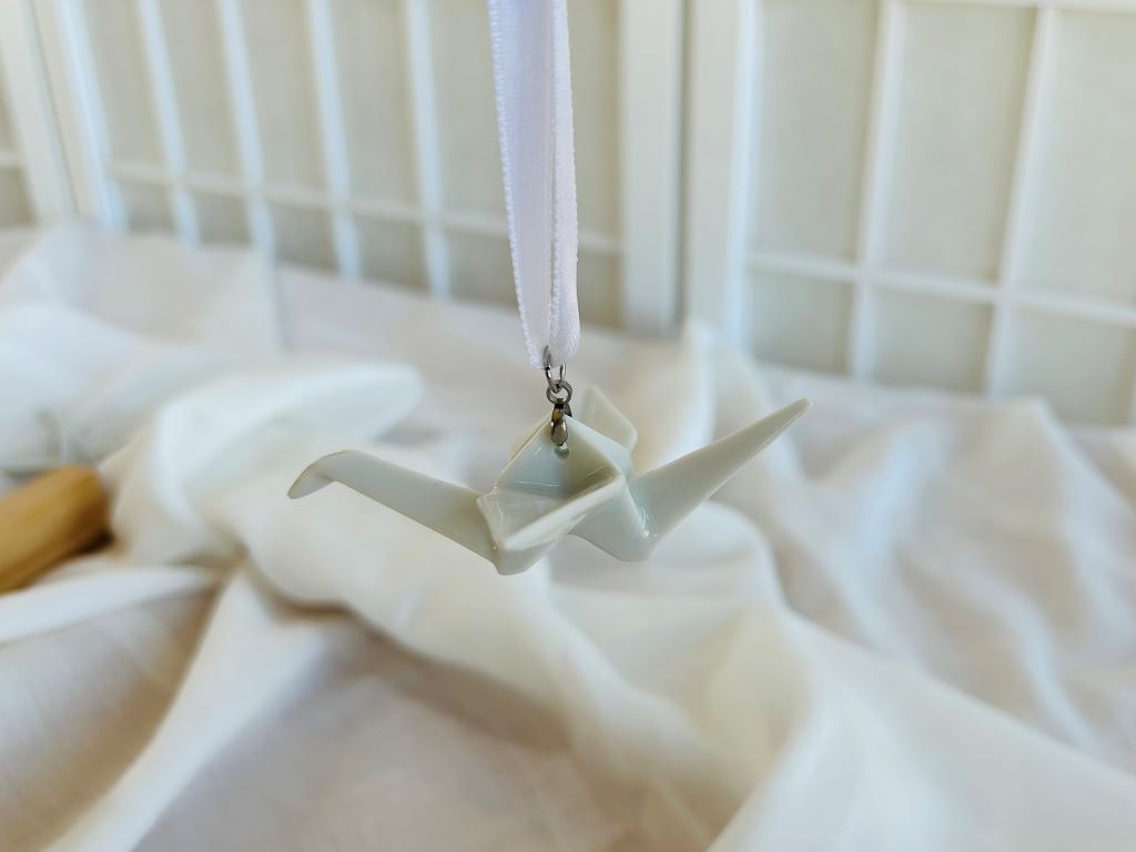 porcelánový origami jeřáb "Bílý" závěsný