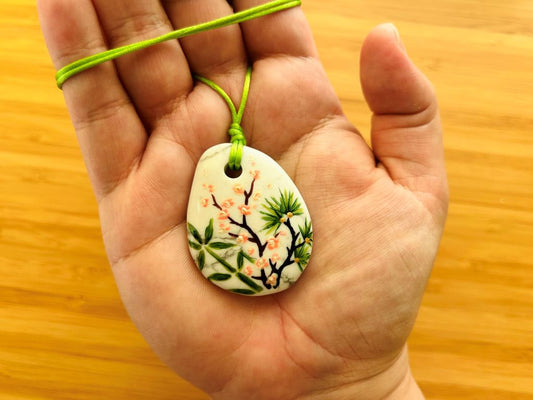 velký náhrdelník "Tři přátelé zimy" magnezit