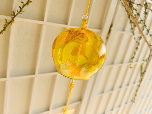 Žlutá skleněná větrná zvonkohra fuurin "Ginkgo listy"