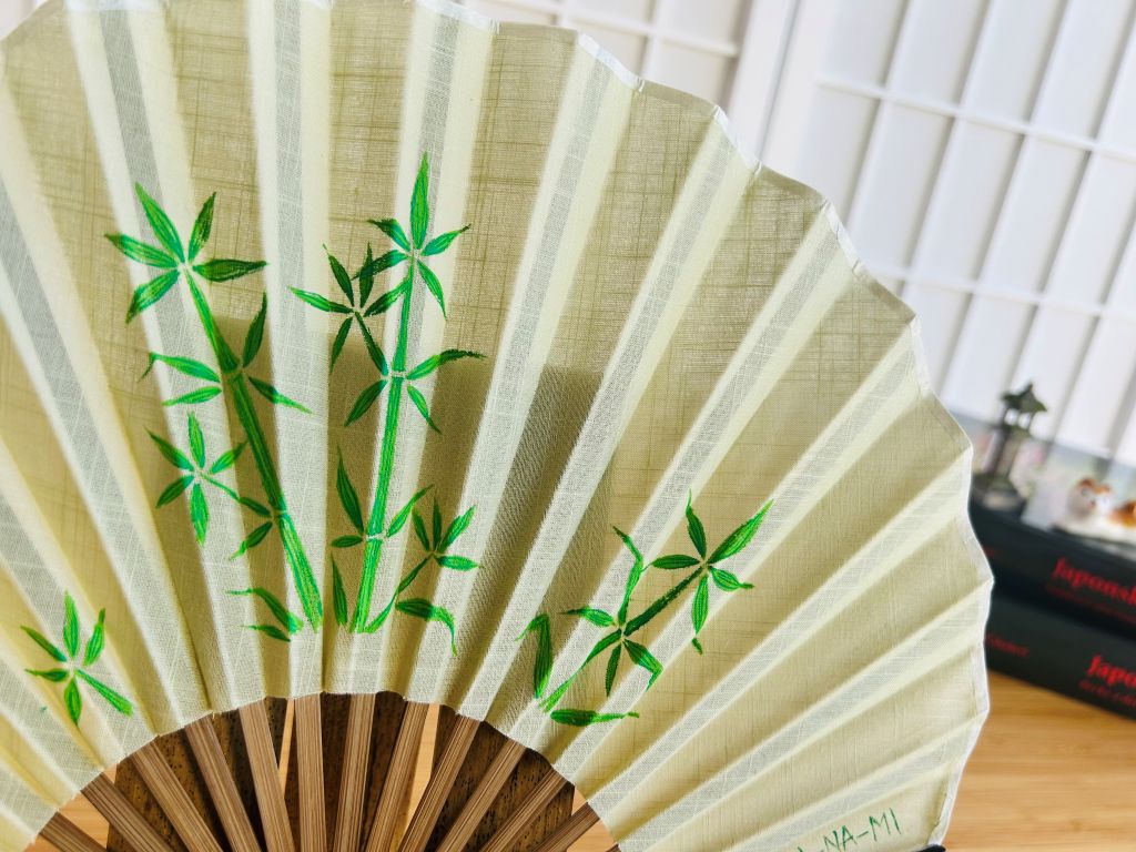 Luxusní skládací vějíř "Bambusový háj" ručně malovaný