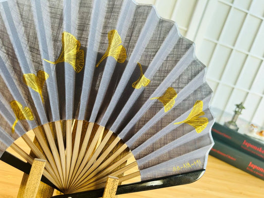 Luxusní skládací vějíř "Ginkgo listy" ručně malovaný